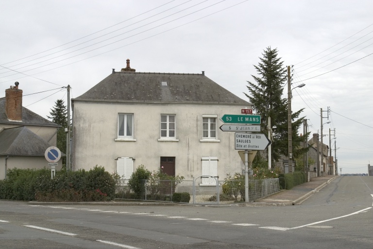 Maison, 30 route du Mans, anciennement les Croix