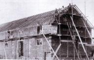 Construction de la manufacture en 1928.