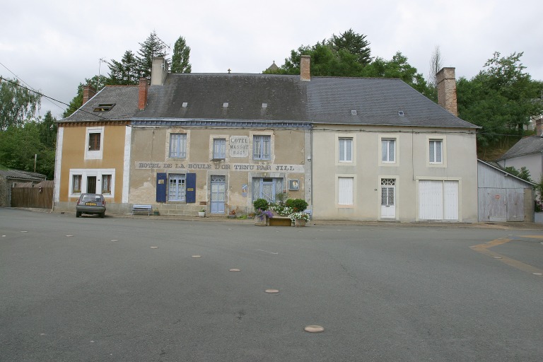 Maison - 4 place de l'église, Saint-Jean-sur-Erve