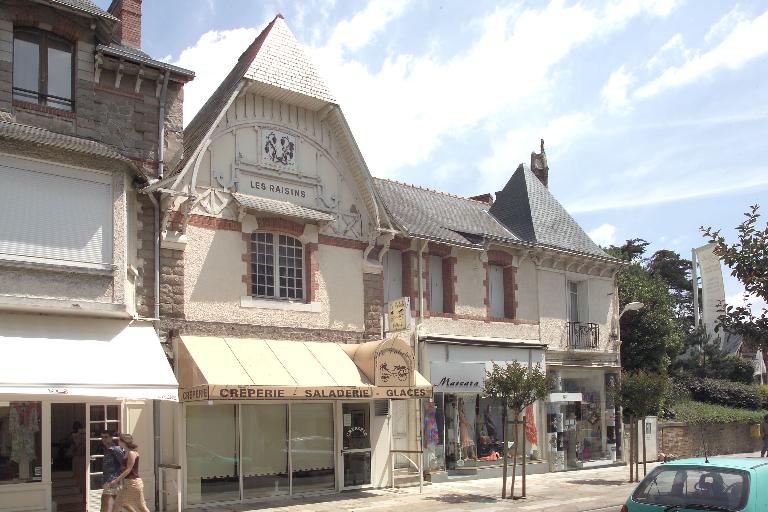 Immeuble à logements, magasin de commerce Les Raisins, 28 avenue du Général-de-Gaulle