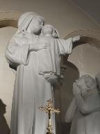 Détail de la statue de la Vierge à l'Enfant.