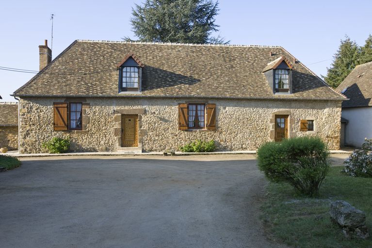 Ferme de la maison de maître de Réveillon, actuellement maison