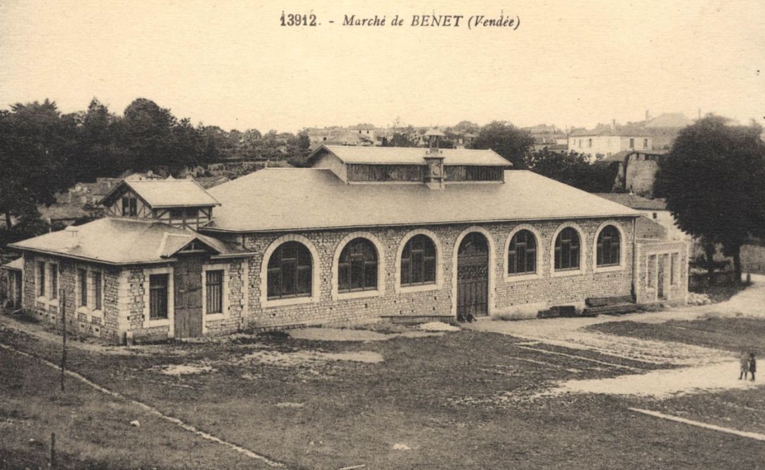 Marché couvert et salle des oeuvres postscolaires puis salle des fêtes, place du Champ-de-foire