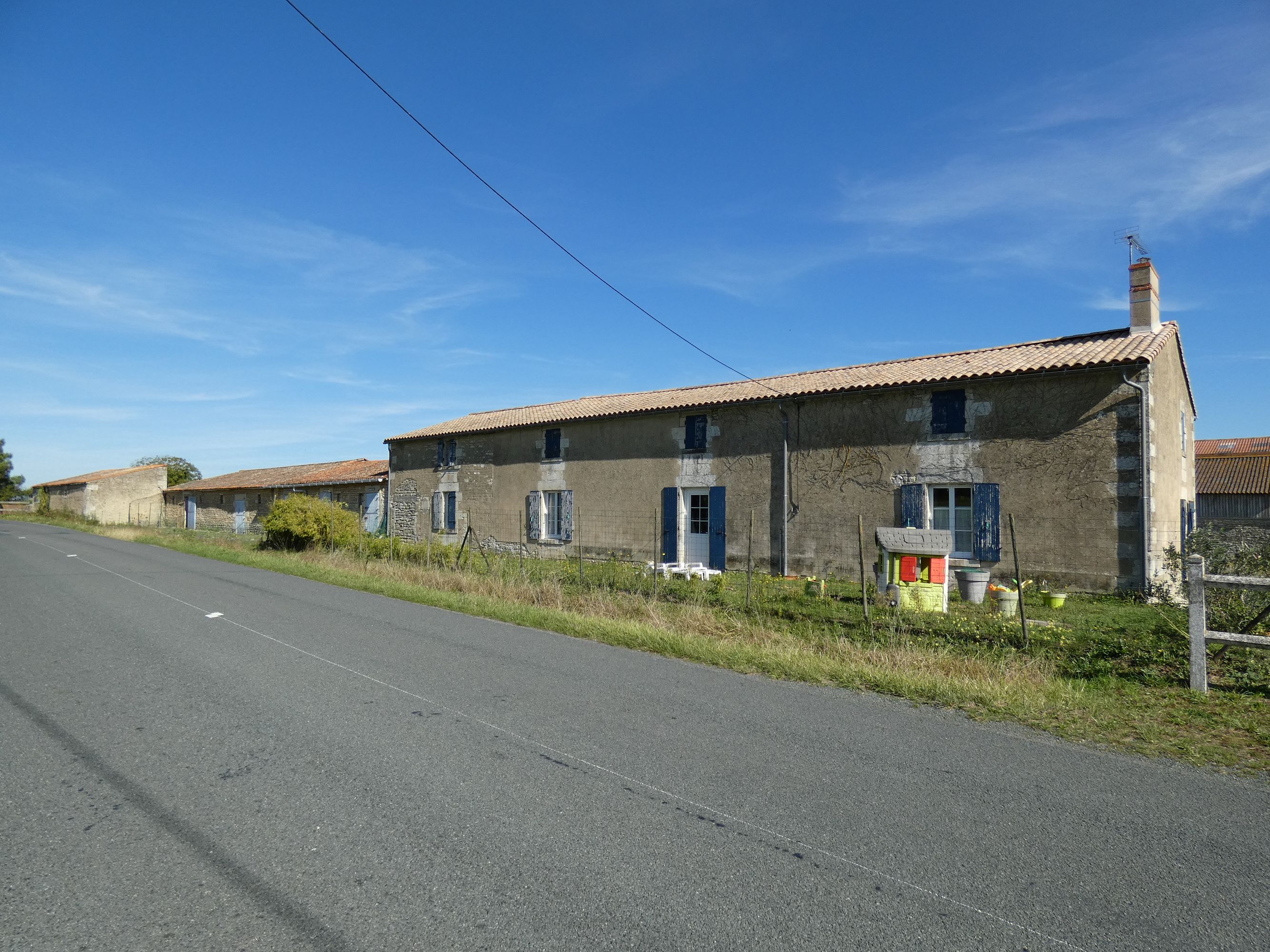 Ferme dite la Maison des Champs, 2 la Maison des Champs