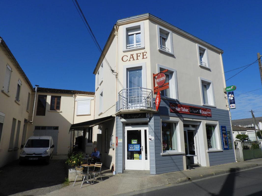 Café, bureau de tabac, 44 bis rue Georges-Clemenceau