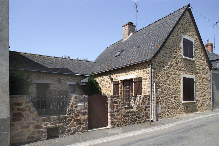 Maison - R.D. 560 de Saint-Léger à Sainte-Suzanne, 4e maison, Saint-Léger