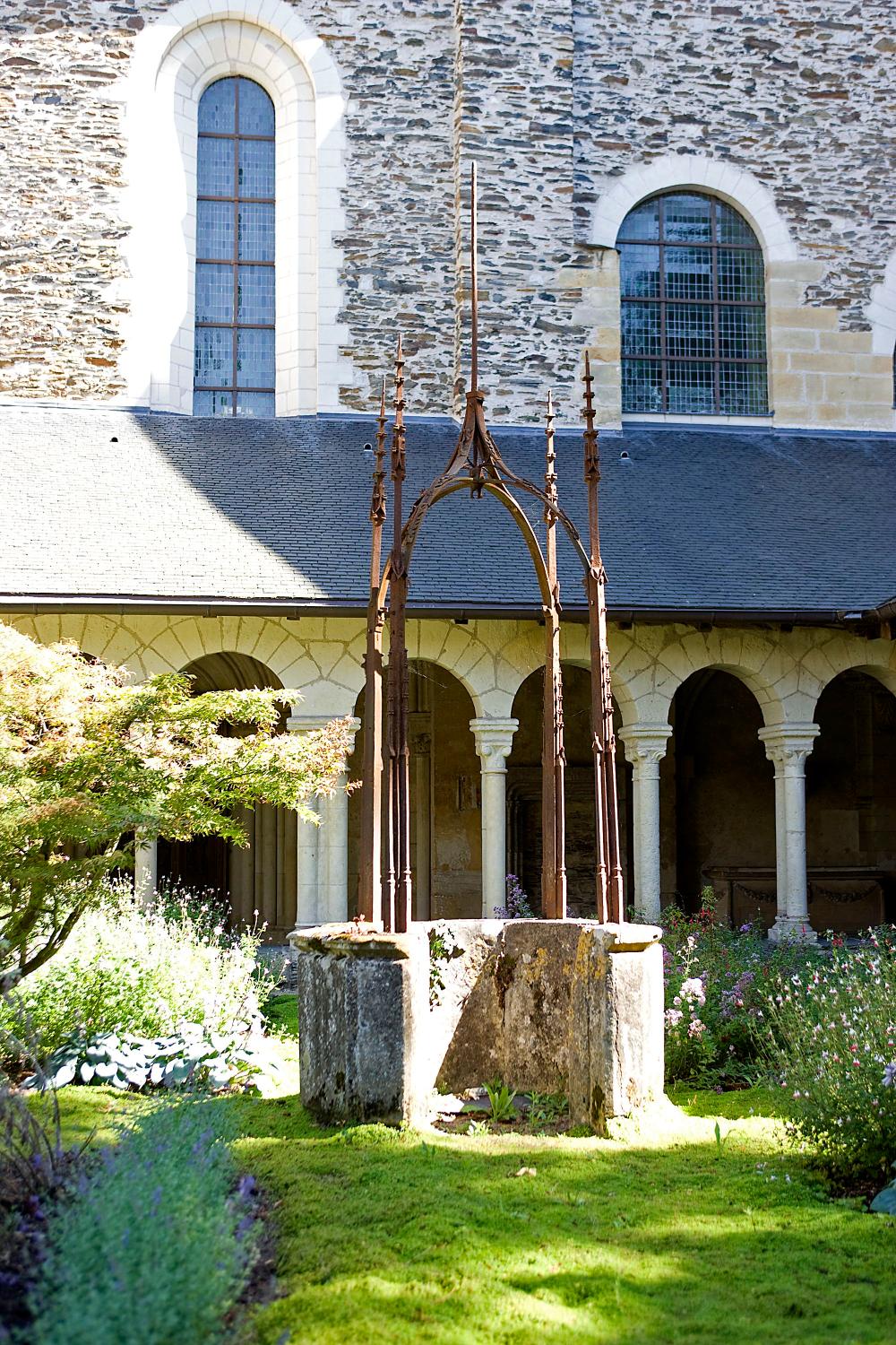 Puits de l'ancien hôtel de ville