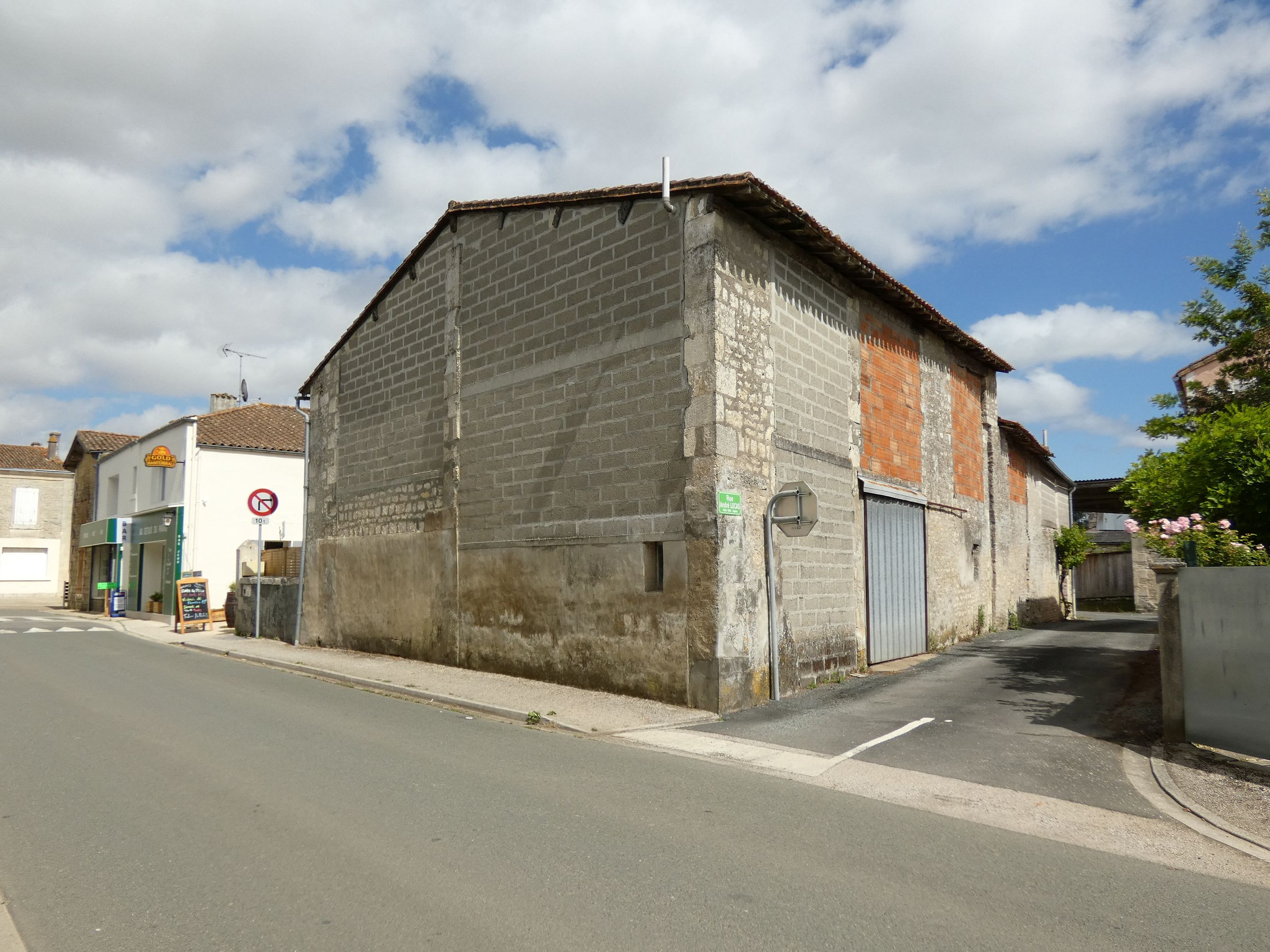 Boucherie, café et hôtel, actuellement café, 11 rue Principale