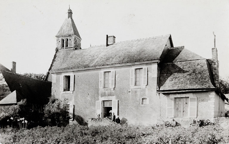 Presbytère, actuellement maison, 1 place de la Poste