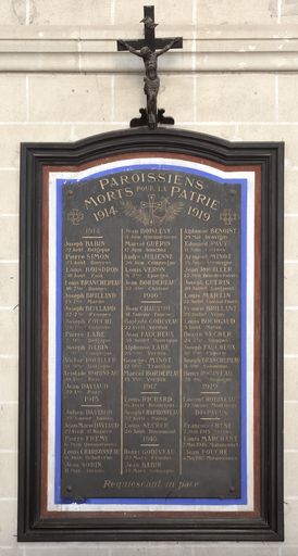 Monument aux morts, église paroissiale de la Transfiguration de La Chapelle-Saint-Sauveur