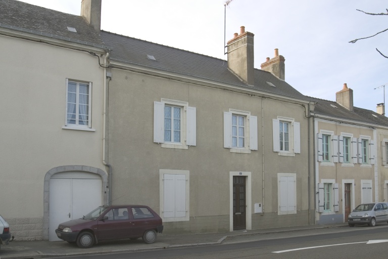 Maison, puis poste, puis de nouveau maison, 47 rue Robert-Glétron