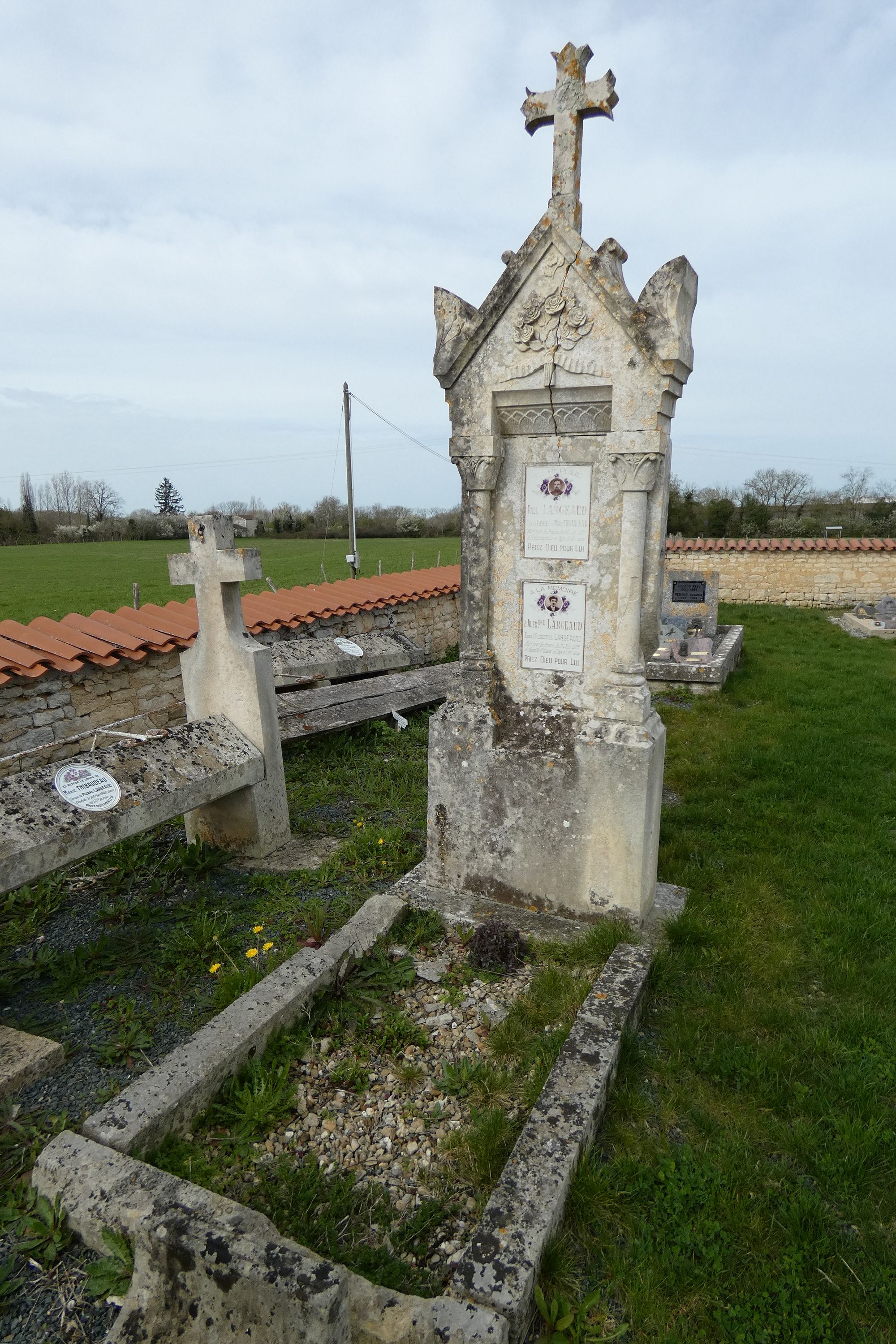 Tombeau de Paul et Alexandre Largeaud, soldats de la guerre 1914-1918