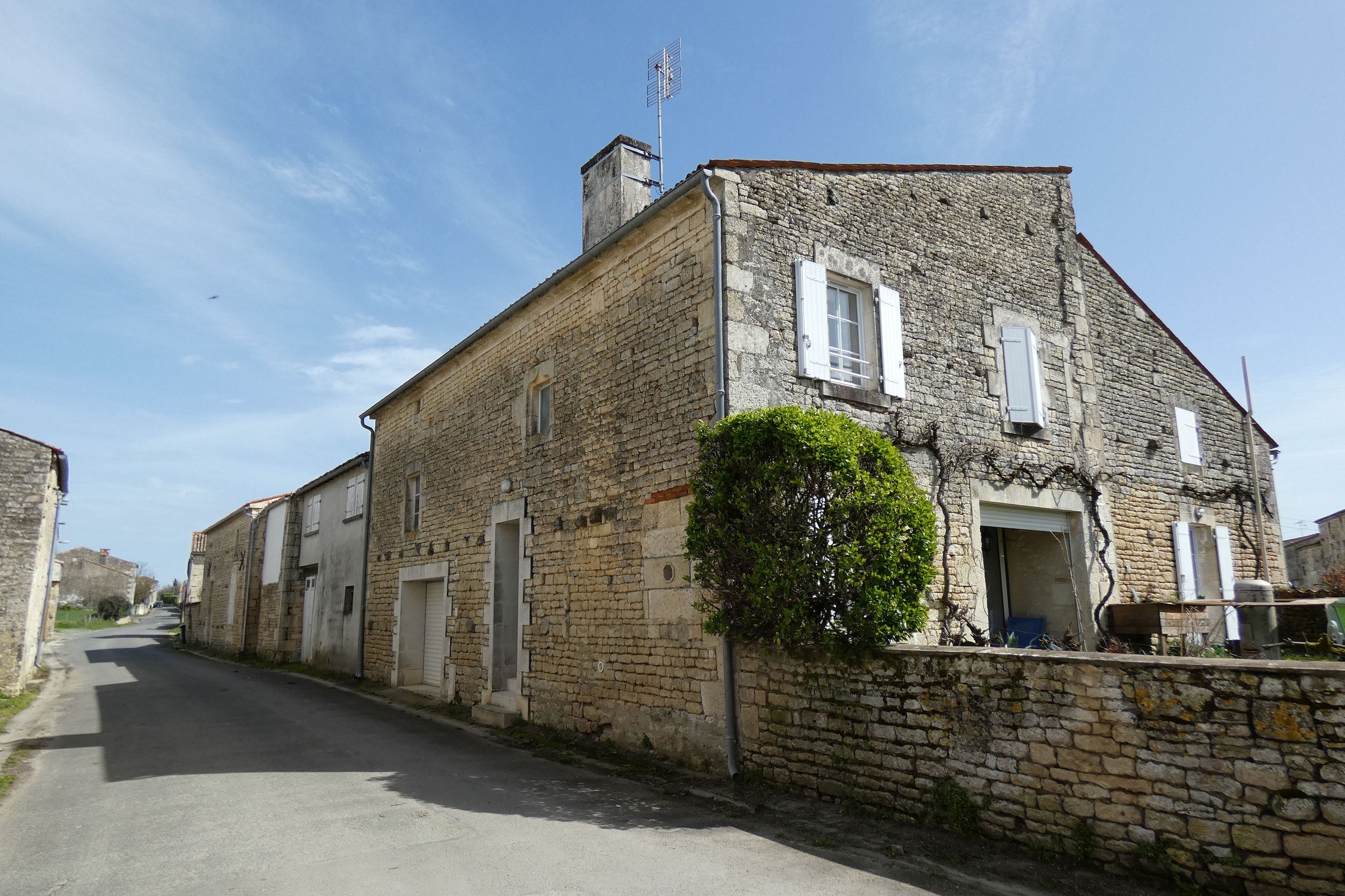 Maison dite la Cour d'Aziré, 50 rue du Port