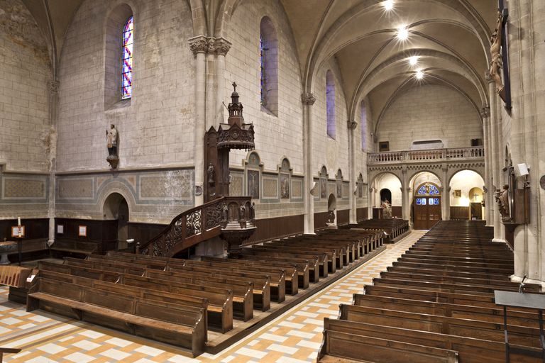 Monument aux morts, église paroissiale Saint-Fraimbault de Lassay-les-Châteaux