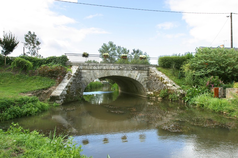 Pont - rue Nationale, Saint-Jean-sur-Erve