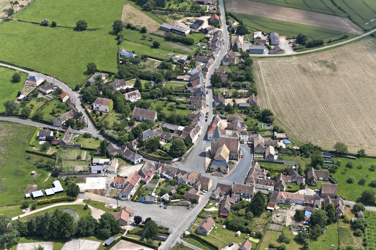 Le village de Saint-Georges-du-Rosay.