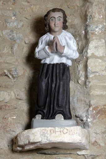Statue : homme en prière dit saint Symphorien - Chapelle Saint-Pierre, Saulges