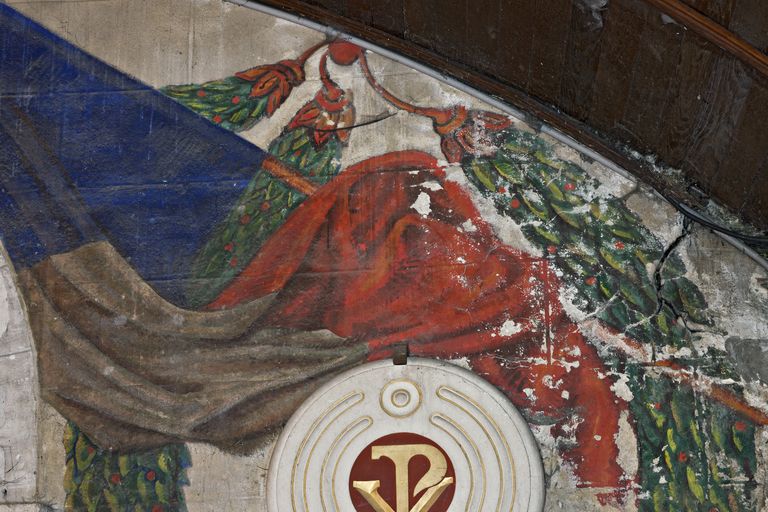 Monument aux morts, église paroissiale Saint-Aubin de Bazouges-sur-le-Loir