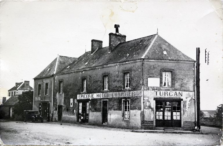 Hôtel de voyageurs, puis café - R.D. 582 de Saint-Léger à Chammes, 6e maison, Saint-Léger