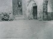 Photographie du début du XXe siècle représentant l'aile en retour fermant la cour à l'Ouest.