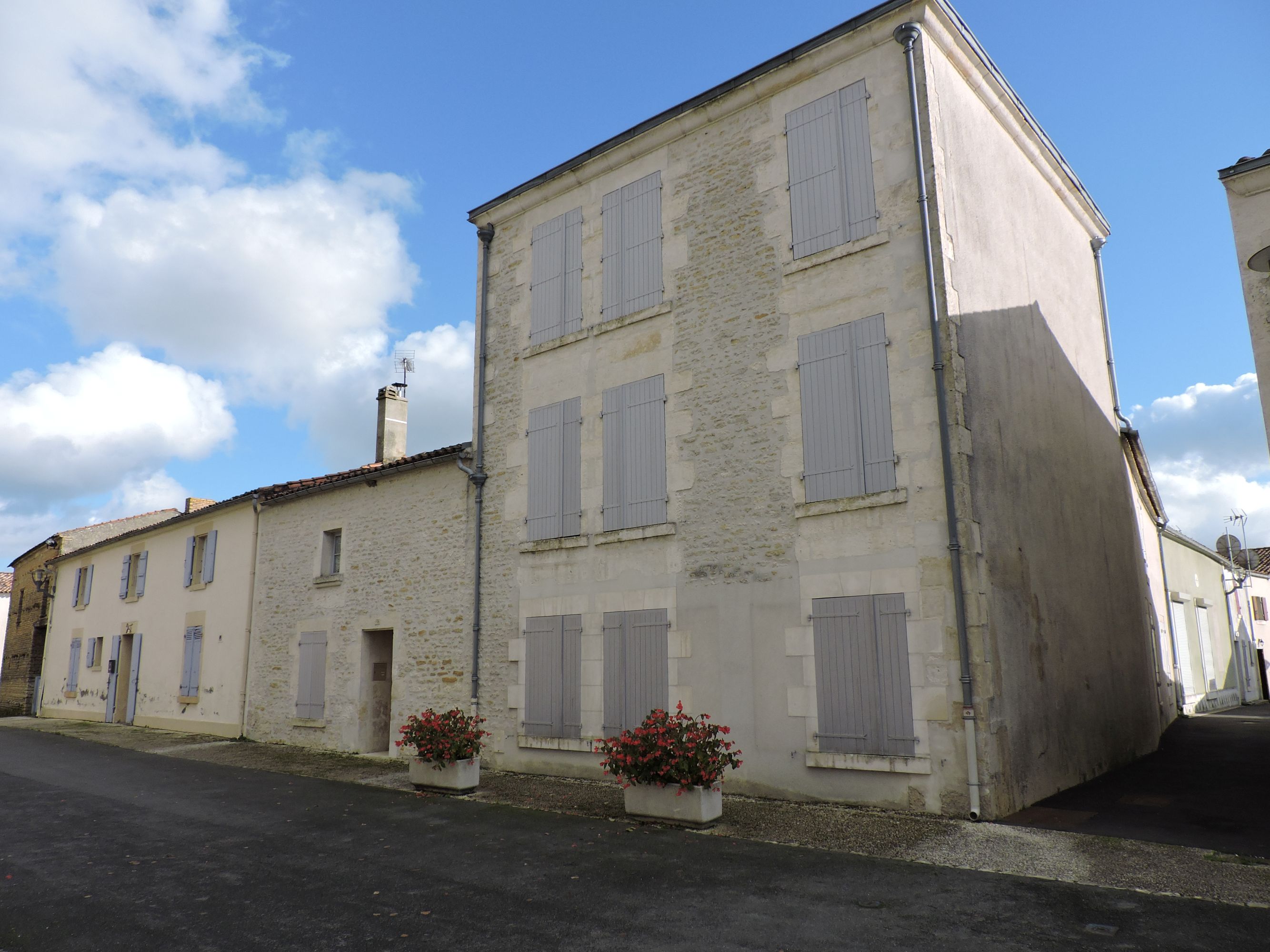 Maison, magasin de commerce ; 10 place Joseph-Herbert