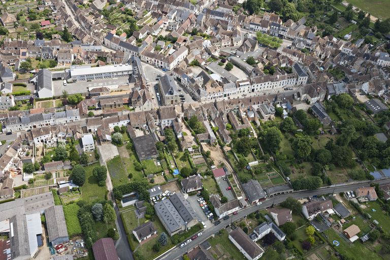 Le quartier de la place d'Armes et de la rue Saint-Nicolas, site de l'ancien château-fort de Bonnétable.