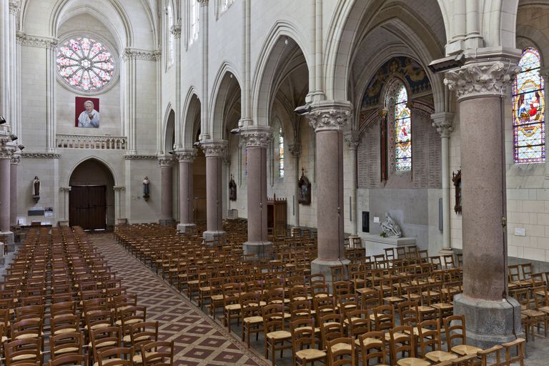 Monument aux morts, église paroissiale Saint-Symphorien de Montjean-sur-Loire