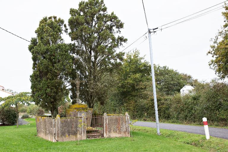 Édicule religieux commun aux habitants de la Rinière des Landes (Le Loroux-Bottereau), BM01-143, cadastre 2018. 