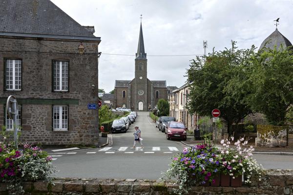 Architecture religieuse de l'ancien canton de Lassay-les-Châteaux