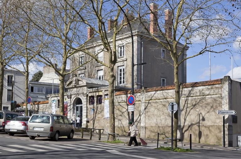 Ecoles primaires des Garennes, place de Garennes