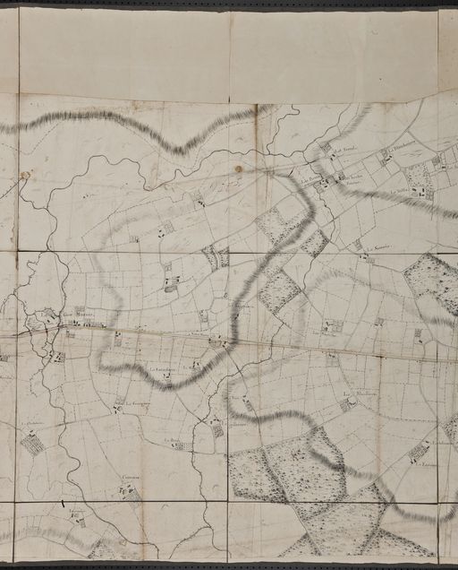 La traversée du canton de Bonnétable par la voie antique du Mans à Evreux, puis Grand Chemin mansais vers Rouen, puis route royale du Mans à Paris, puis R.N. 138 bis du Mans à Mortagne au Perche, actuellement R.D. 301.