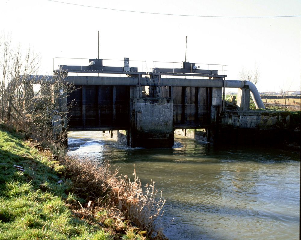 Portes du canal des Cinq Abbés, maison de garde