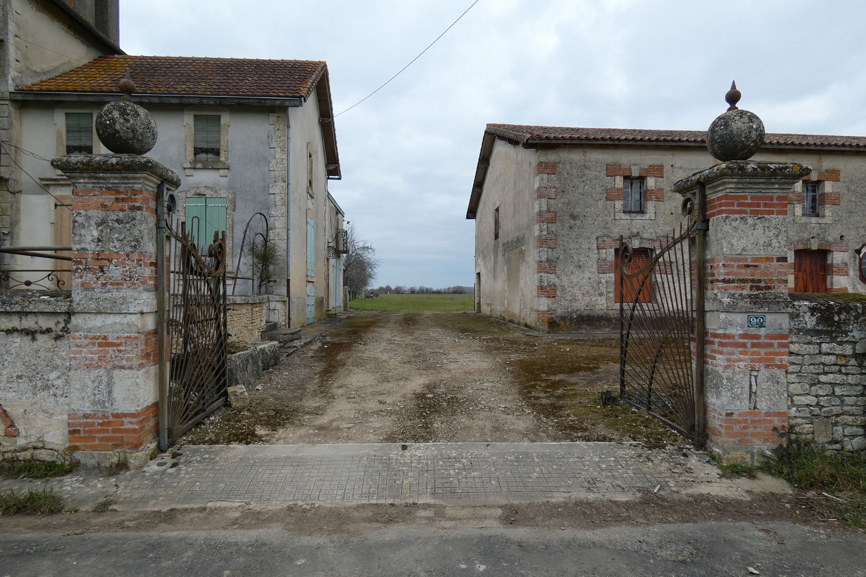 Ferme dite la Cour de Cellette, actuellement maisons, 90 et 94 rue de la Frémondière