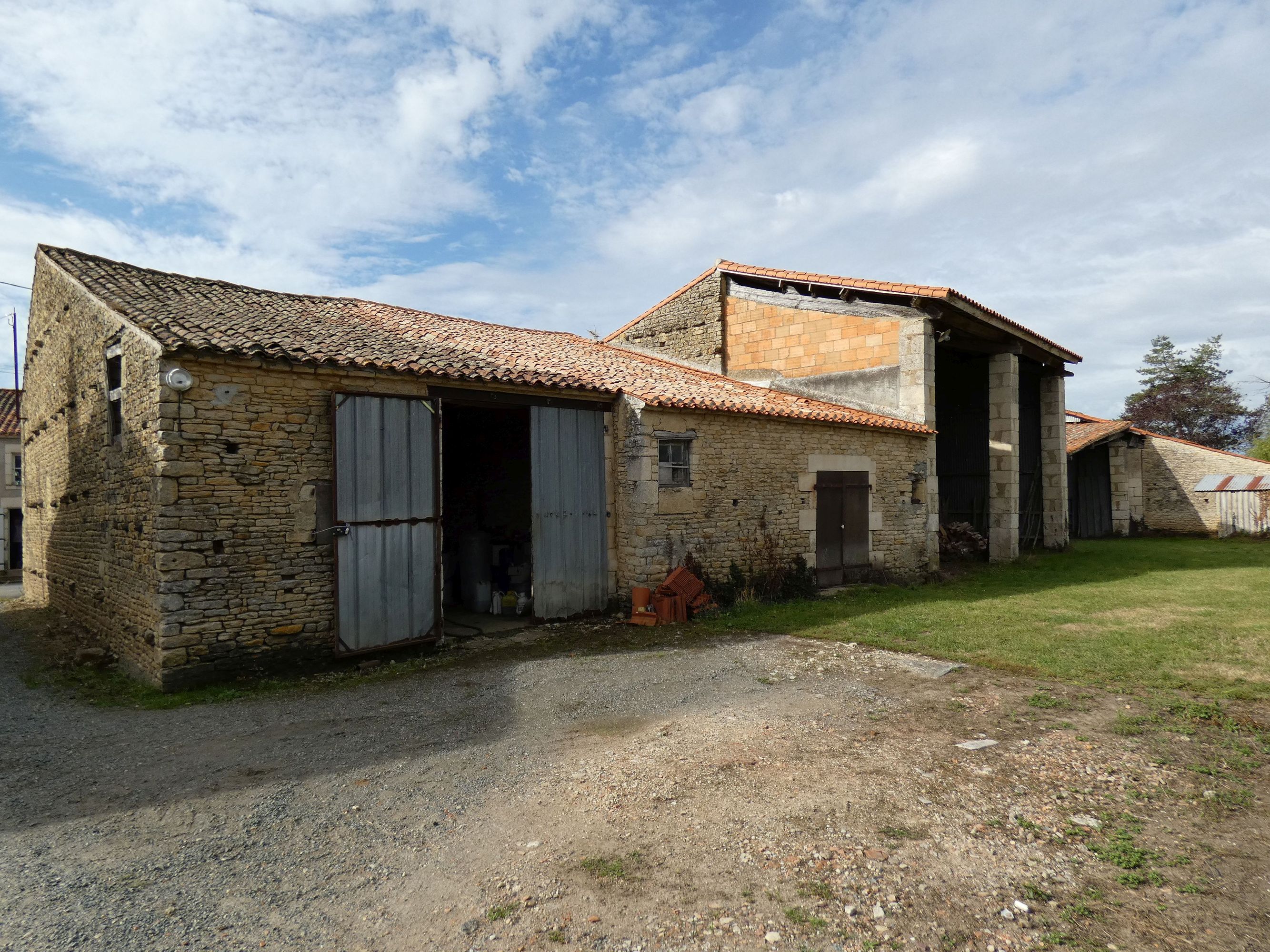 Ferme, actuellement maison ; 24, la Barbée