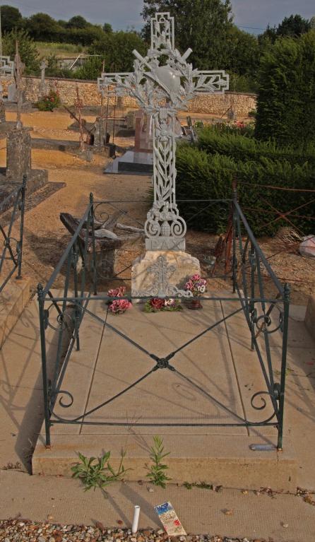 Cimetière à Jupilles