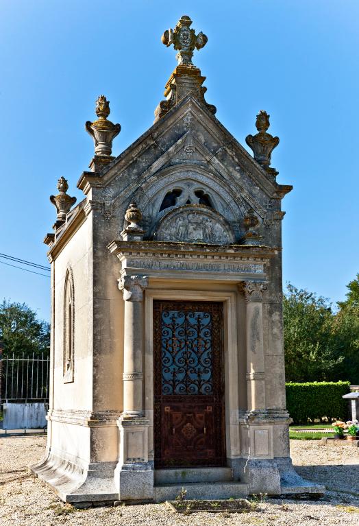Chapelle funéraire de la famille de La Tour d'Auvergne-Lauraguais - Cimetière, rue des Plantes, Villiers-Charlemagne