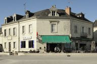 Hôtel de voyageurs du Bœuf-Couronné, puis du Lion-d'Or, actuellement maison, 1 place du Mail, Montsoreau
