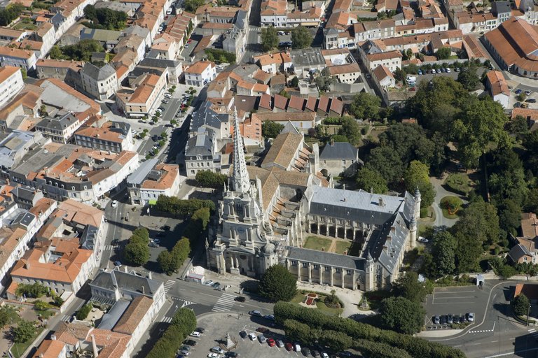 Ensemble cathédral, place Leclerc