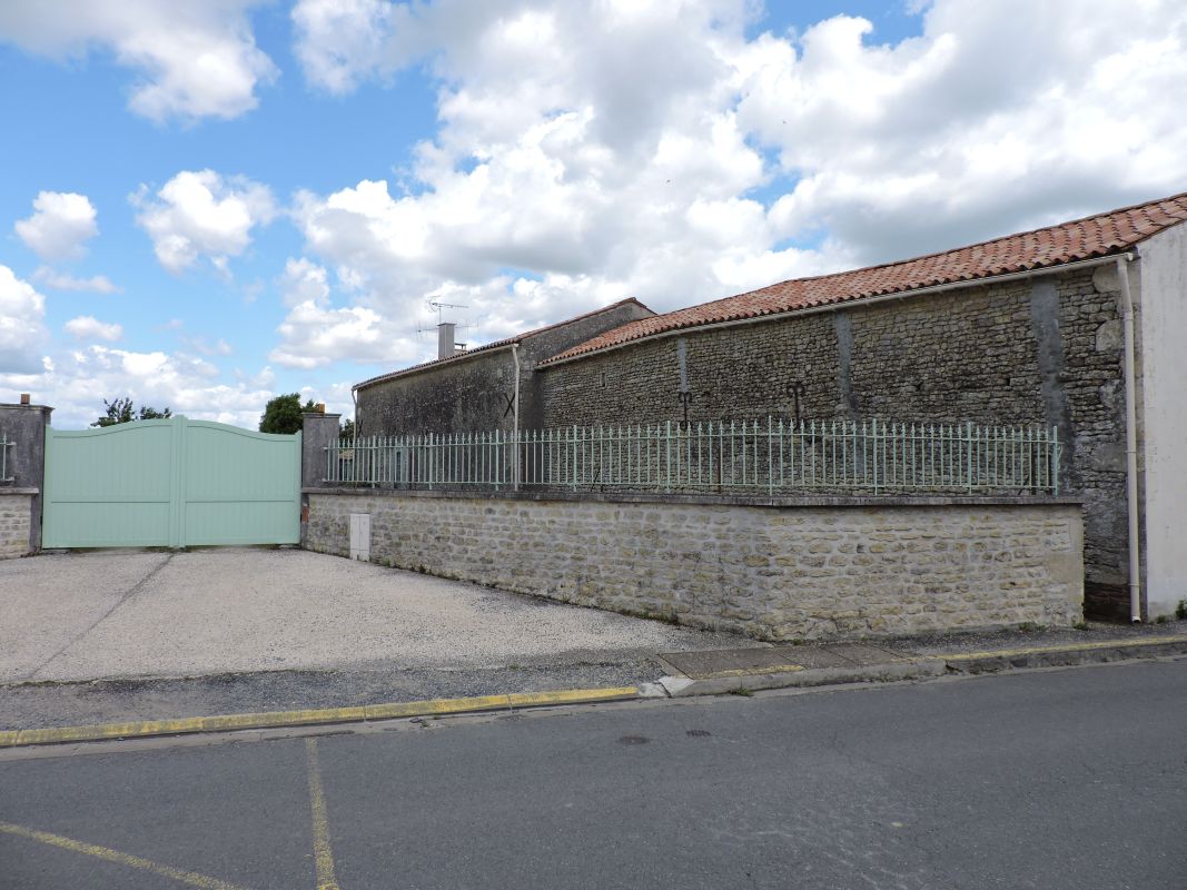 Mairie, école puis ferme (disparue), 9 rue Georges-Clemenceau