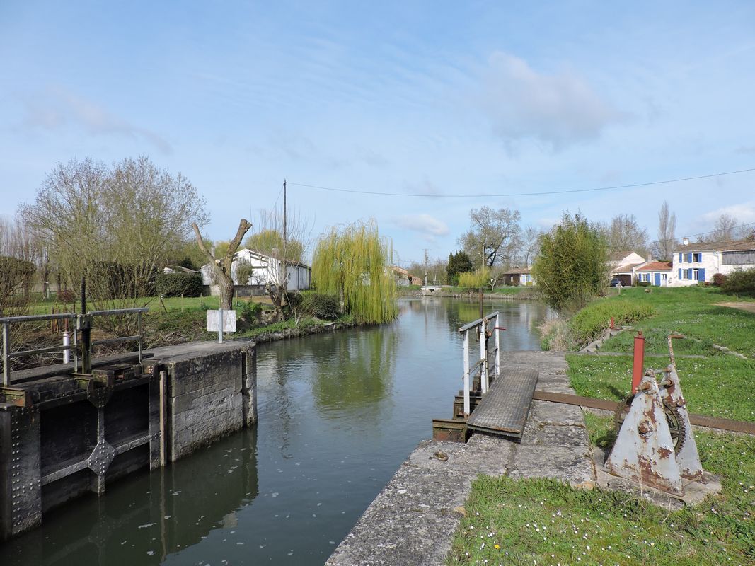 Barrage éclusé du canal du Mignon