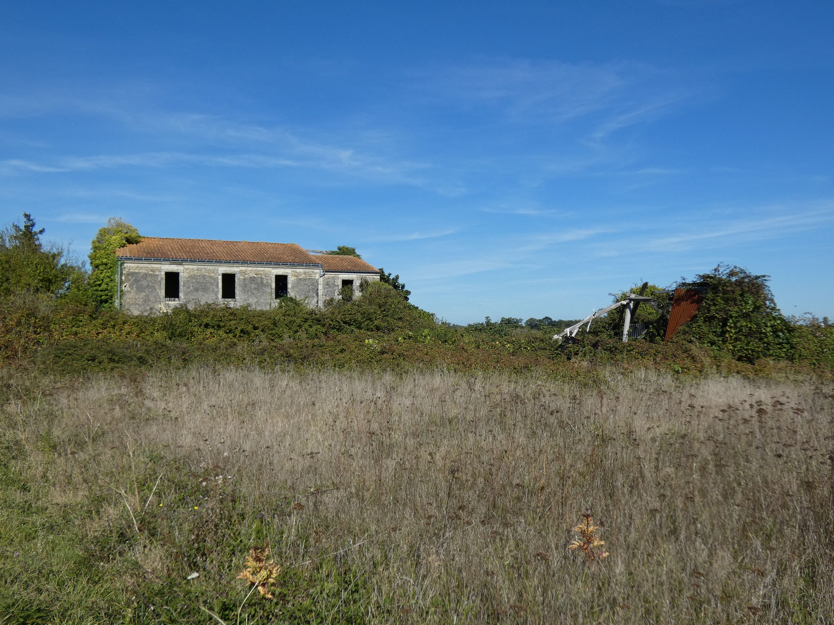 Ferme dite les Chênes (vestiges), route de Maillé