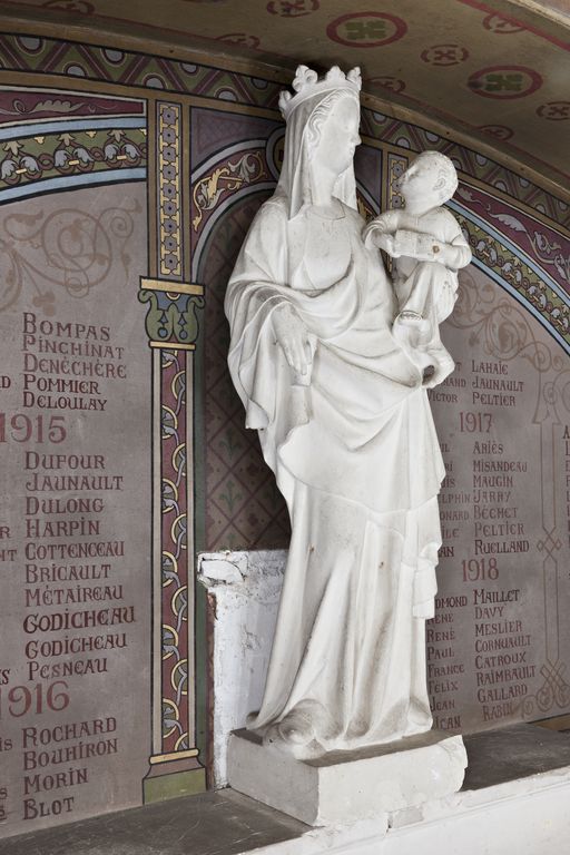 Monument aux morts, église paroissiale Saint-Pierre de Thouarcé