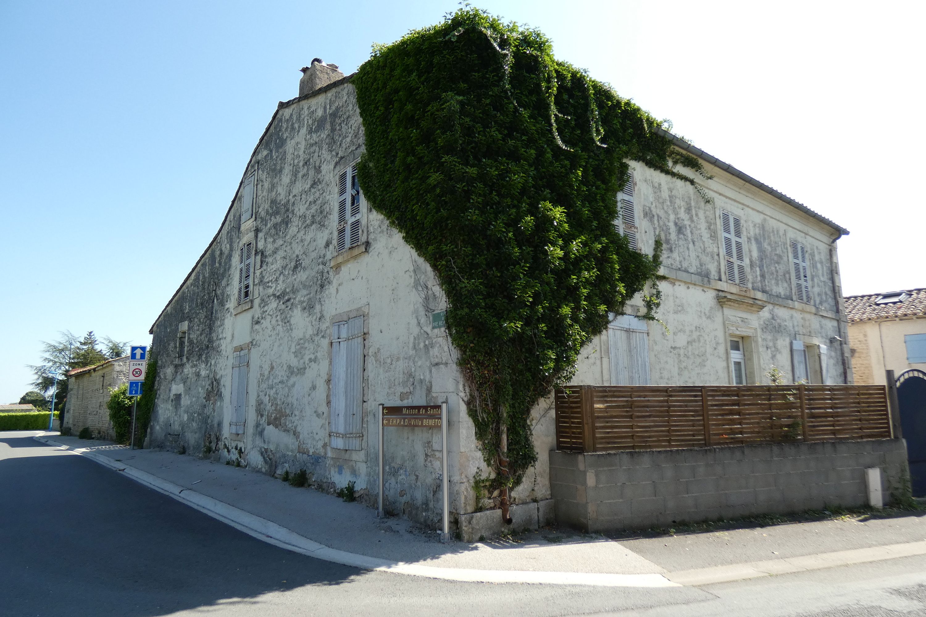 Ferme dite Saint-Eloi, actuellement maison, 32 rue du Grand-Saint-Jean