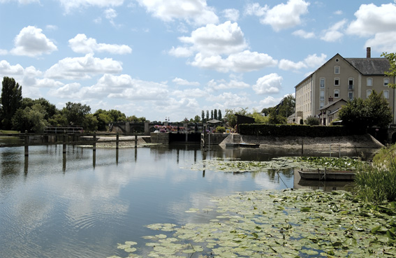 Châteauneuf-sur-Sarthe : présentation de la commune