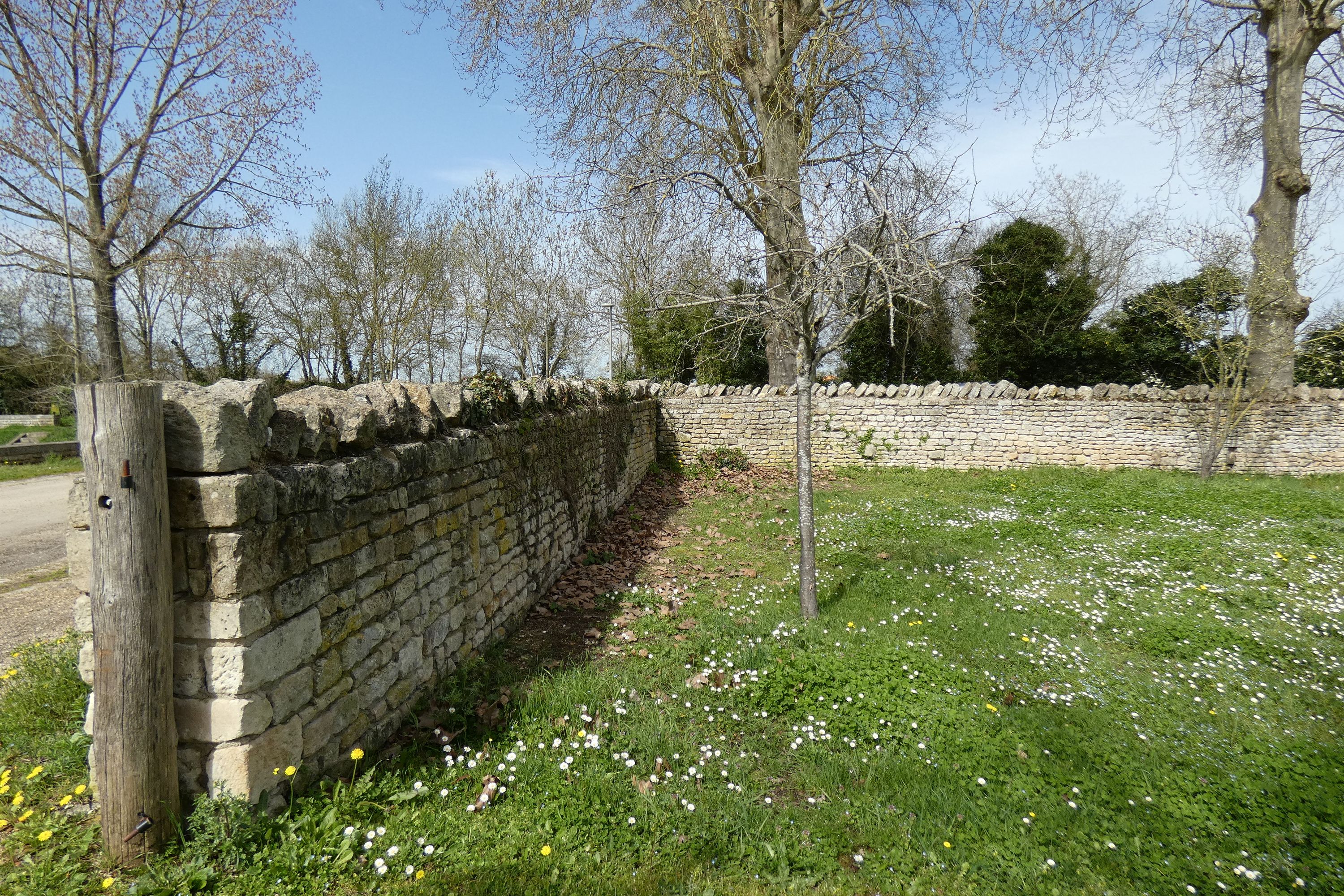 Mur de clôture, rue du Port