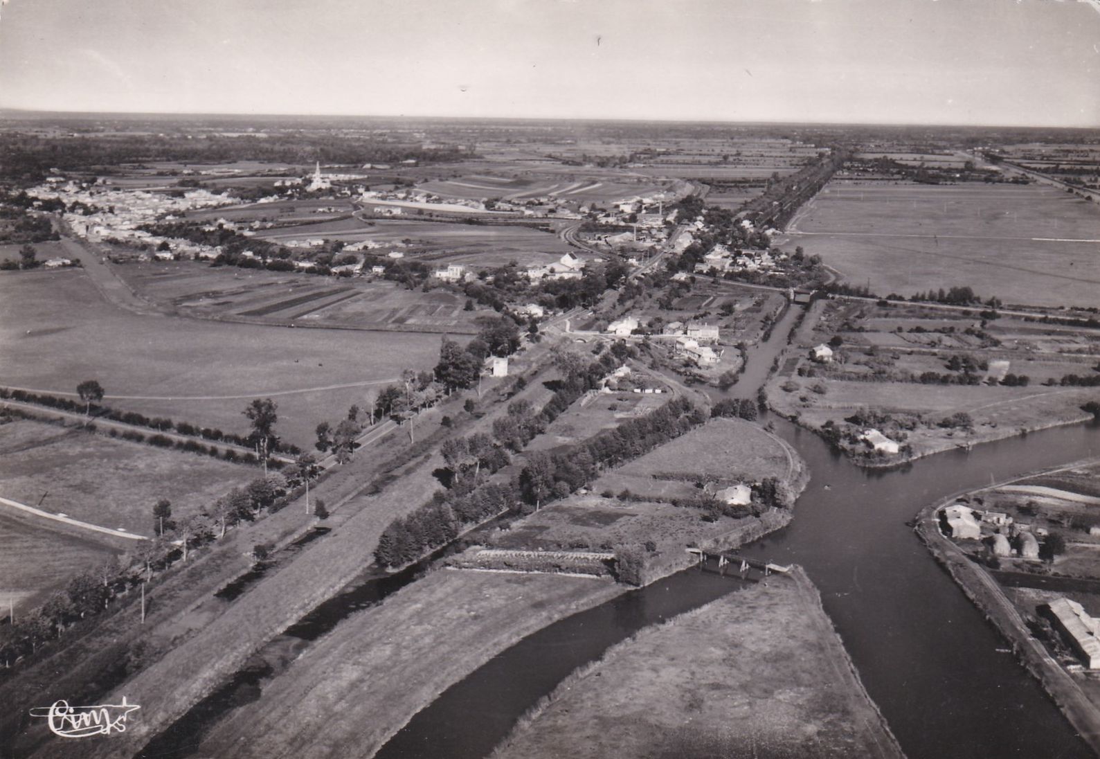 Aqueduc et écluse du Gouffre ; Route de La Rochelle