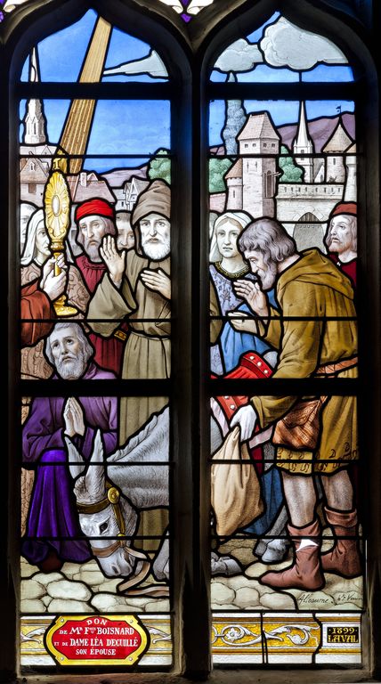Ensemble de 2 verrières historiées : sainte Jeanne d'Arc entendant les voix, saint Antoine de Padoue contraint une mule à s'agenouiller devant l'hostie (baies 9 et 10) - Église paroissiale Saint-Martin, Cuillé