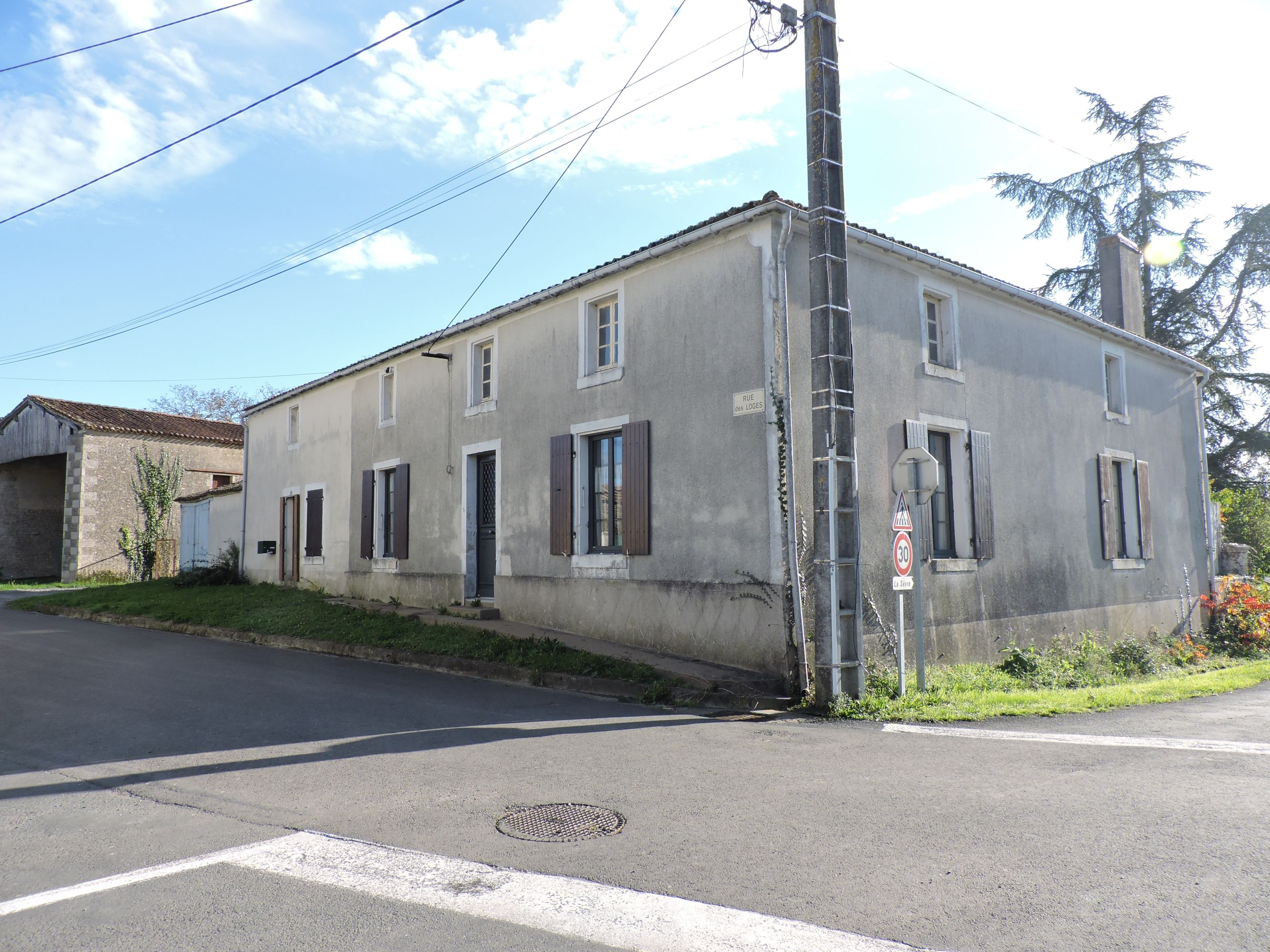 Ferme, actuellement maison ; 28 rue des Loges