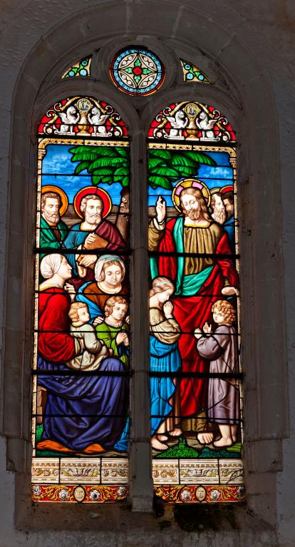 Ensemble des vitraux de l'église paroissiale Notre-Dame de la Visitation à Thoiré-sur-Dinan