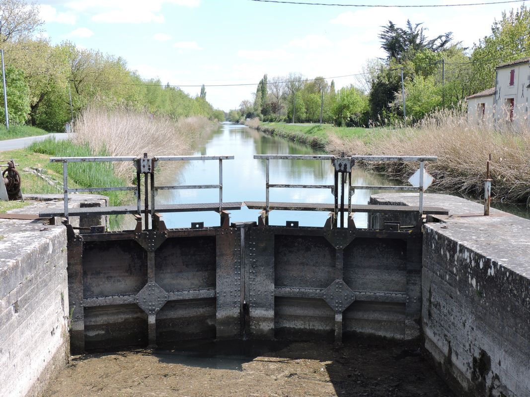 Barrage éclusé du canal du Mignon